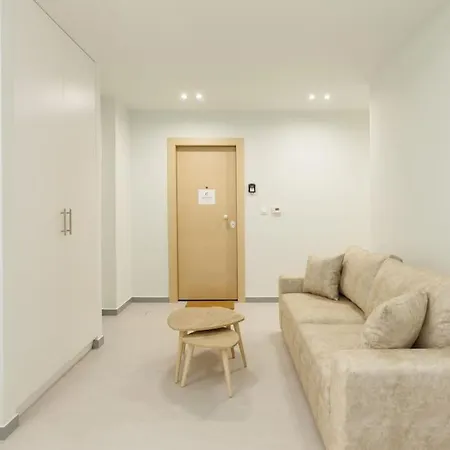 Apartment Snug With Pvt Garden Access Iii *