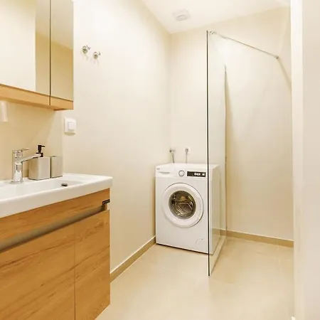 Snug With Pvt Garden Access Iii Apartment *