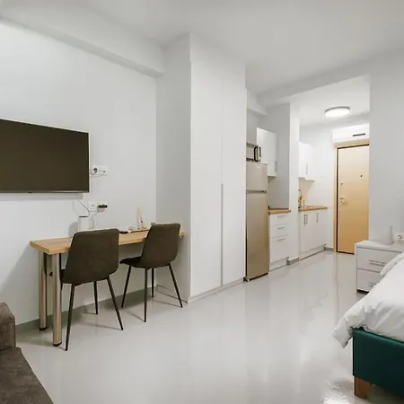 Apartment Snug With Pvt Garden Access Iii Athens
