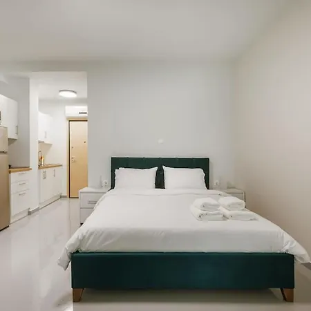 Snug With Pvt Garden Access Iii * Athens