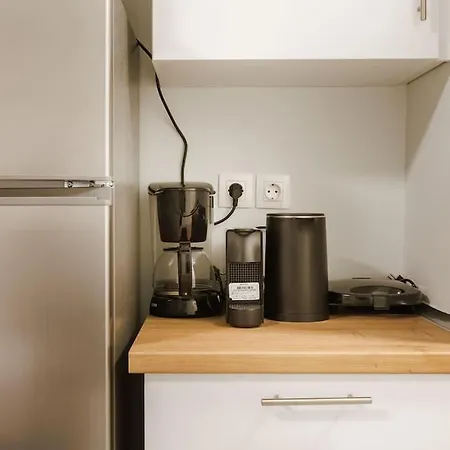 Apartment Snug With Pvt Garden Access Iii *