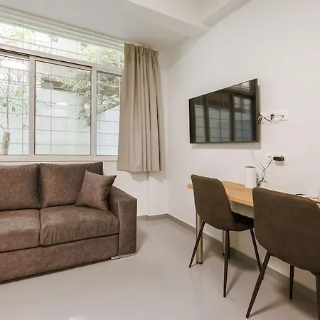 Apartment Snug With Pvt Garden Access Iii Athens